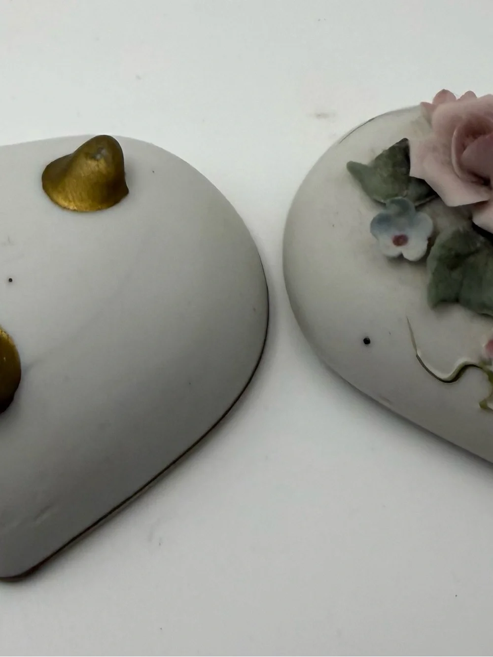 Source Unknown Porcelain Heart Box with Pastel Pink Roses and Green Leaves